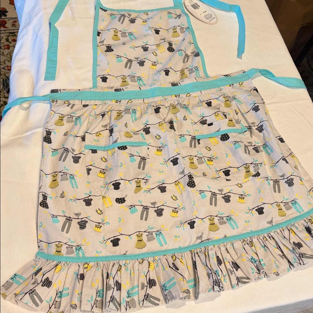 NWT Krazy Kat 100% cotton teal & yellow Clothesline design Apron